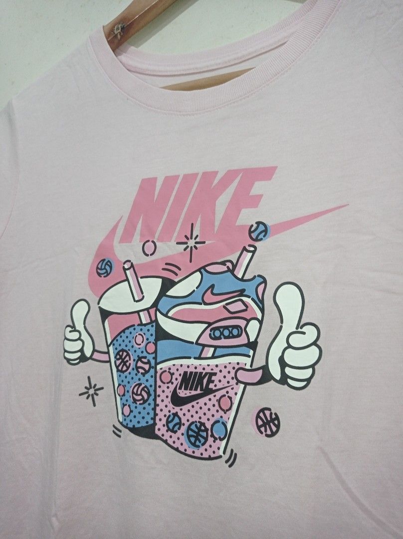 Nike Sportswear Graphic Tee (Category: Tshirts & Polo Shirts ) located in Pasig City. Submitted by pureselectionapparel (Listing ID 1470909454, Image 3). Description: Nike Sportswear Graphic Tee 🏷️ Size XL on tag Dimes: 19W 26.5L Medium best fit (mens) Large best fit (women) Excellent Condition No issues 350 plus ship Location: Pasig City.