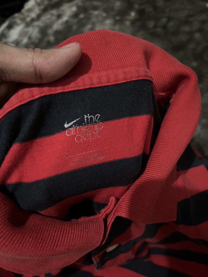 nike striped polo (Category: Tshirts & Polo Shirts ) located in Pasay City. Submitted by metro_thrift (Listing ID 1470752031, Image 3). Description: no issue 21x27 .