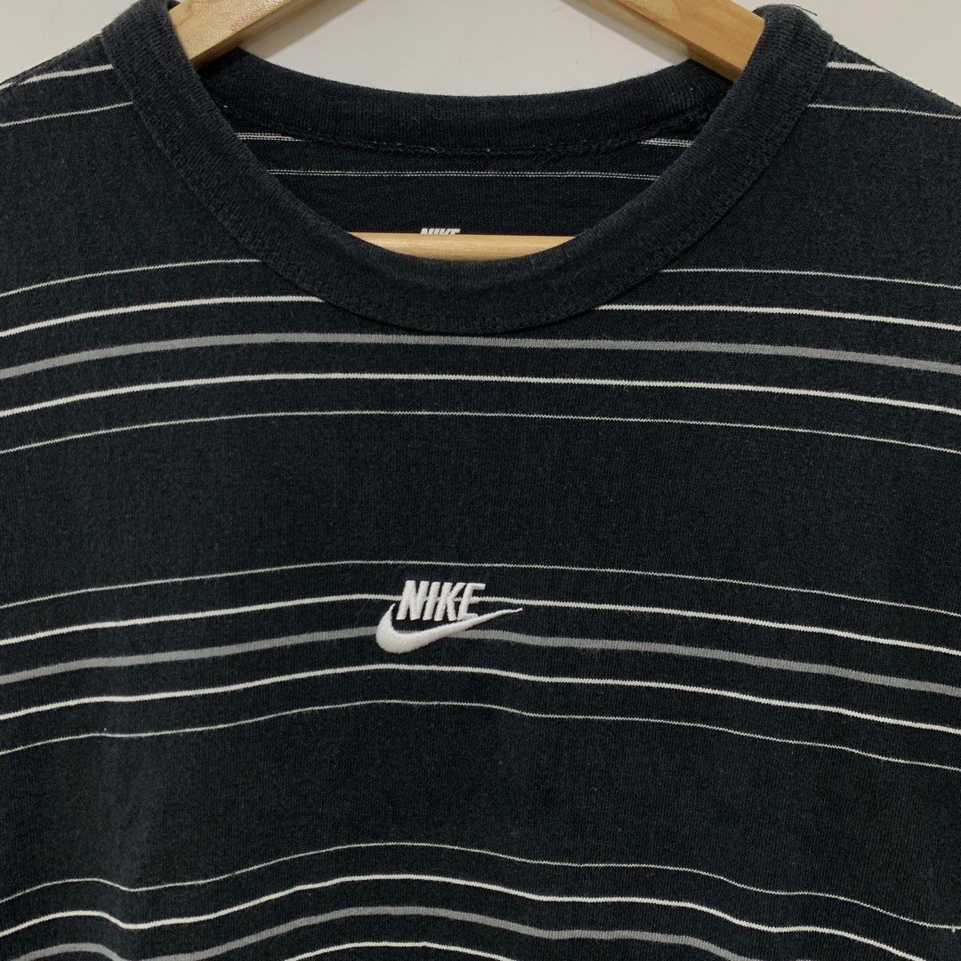 Nike stripes (Category: Tshirts & Polo Shirts ) located in Cavite. Submitted by yobubsss (Listing ID 1470907571, Image 2). Description: Size Large 22w 28L Good condition No issue.