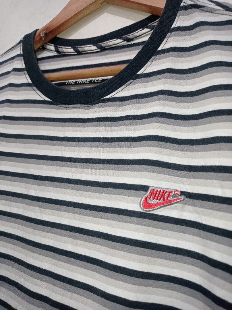 Nike Stripped Side Embroid Logo (Category: Tshirts & Polo Shirts ) located in Pasig City. Submitted by pureselectionapparel (Listing ID 1470911752, Image 2). Description: Nike Stripped Side Embroid Logo 🏷️ Large on tag Medium best fit (20W 28L) Like New Condition No issues 450 plus ship Location: Pasig City.