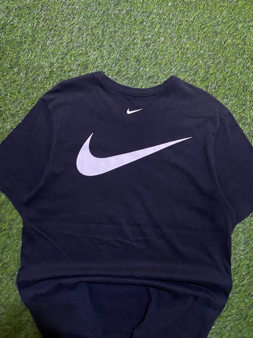 NIKE SWOOSH (Category: Tshirts & Polo Shirts ) located in Manila. Submitted by niftythrifttt (Listing ID 1470859759, Image 3). Description: NIKE SIZE L WIDTH - 20 LENGTH - 28.5 COLOR RATE 9.0 EXCELLENT CONDI ISSUE MINI FADE IN NECK.