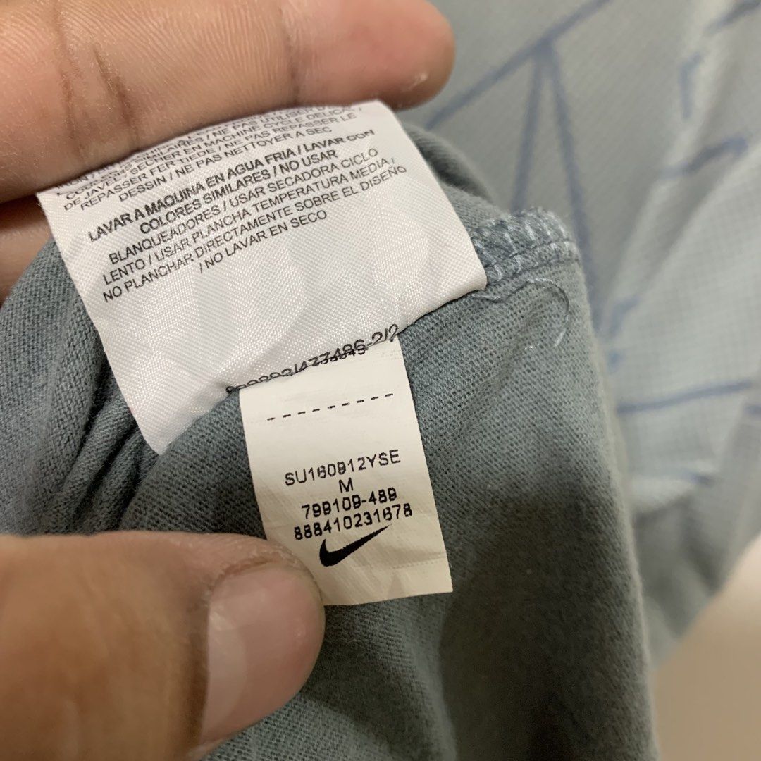 Nike tanktops (Category: Activewear) located in Cavite. Submitted by yobubsss (Listing ID 1470906191, Image 3). Description: Size medium 20w 28L Good condition No issue.