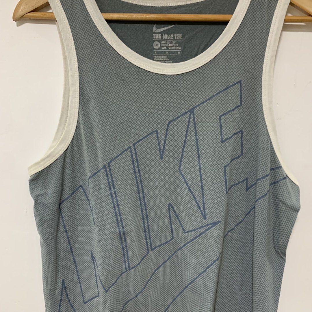 Nike tanktops (Category: Activewear) located in Cavite. Submitted by yobubsss (Listing ID 1470906191, Image 2). Description: Size medium 20w 28L Good condition No issue.