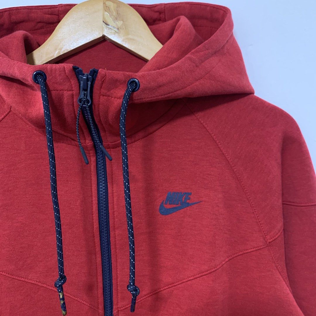 Nike tech fleece (Category: Hoodies) located in Cavite. Submitted by yobubsss (Listing ID 1470918117, Image 2). Description: Size large 22w 28L 30back Good condition No issue.