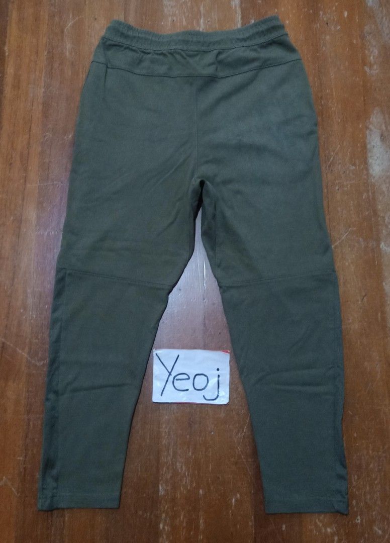 Nike Tech Fleece Green Pants ✔️ Medium (Category: Joggers) located in Tayabas. Submitted by joeyjoe_19 (Listing ID 1470786063, Image 2). Description: Medium.. Size 28 to 32 x L37 ✔️ Very Good condition. 8.9/10 Cr ✔️ Green.. Solid Side Swoosh Script Prints ✔️ May part na nakupasan sa back right part.. Good2 pa din po Talaga eto.. Php 480 Plus SF Only ✅.