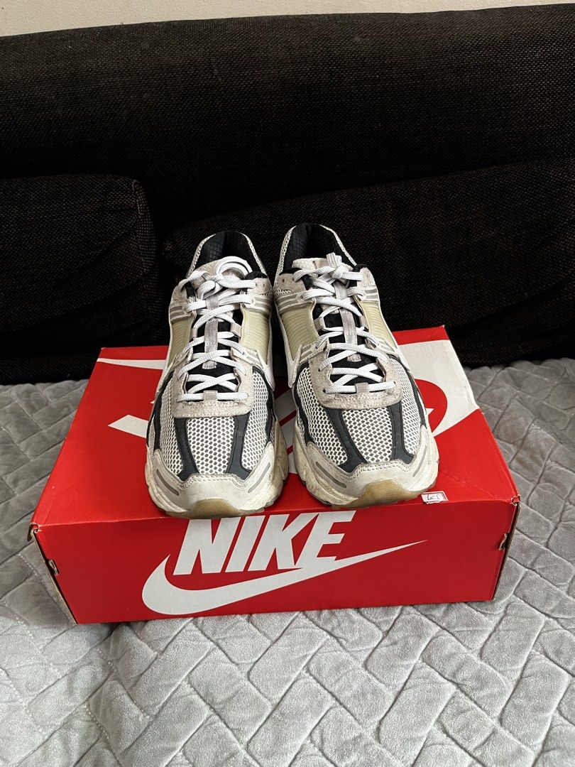 NIKE VOMERO 5 SUPERSONIC (Category: Sneakers) located in Quezon City. Submitted by ger4rd (Listing ID 1470773226, Image 2). Description: NIKE VOMERO 5 SUPERSONIC SIZE 11 WITH BOX USED NO ISSUE 3k.