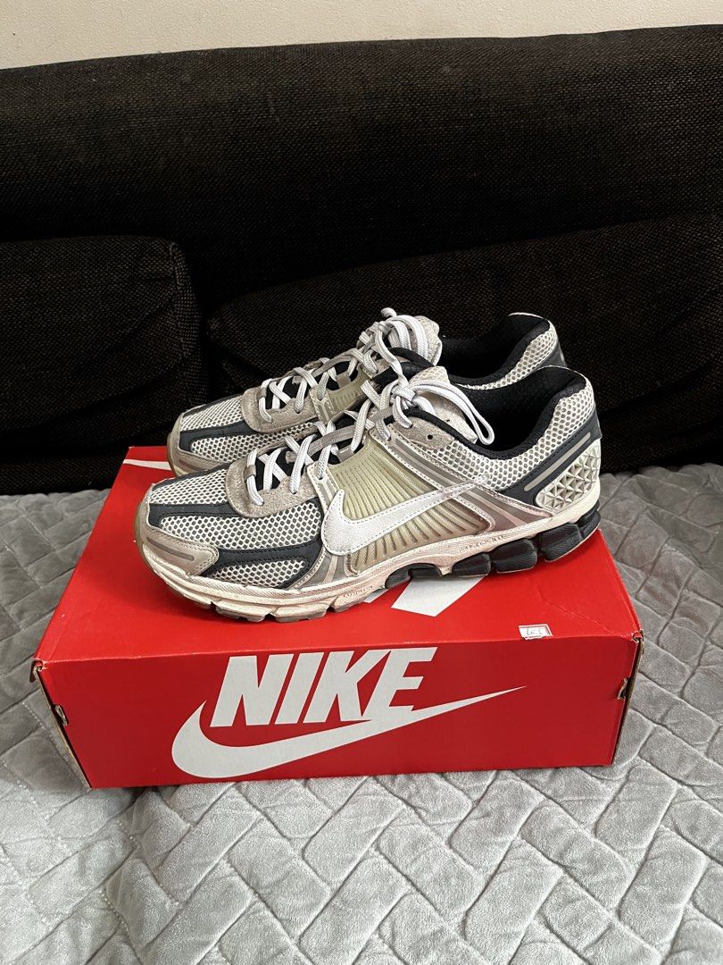 NIKE VOMERO 5 SUPERSONIC (Category: Sneakers) located in Quezon City. Submitted by ger4rd (Listing ID 1470773226, Image 3). Description: NIKE VOMERO 5 SUPERSONIC SIZE 11 WITH BOX USED NO ISSUE 3k.