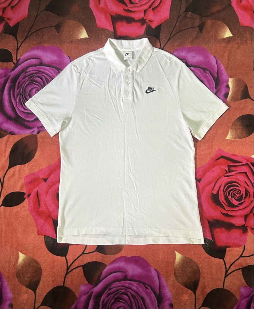 NIKE WHITE POLOSHIRT FOR MEN’S (Category: Tshirts & Polo Shirts ) located in Dasmarinas. Submitted by dnnr3rdyyyyy (Listing ID 1470801112, Image 1). Description: Dimensions 22 Width 32 Length Size XL on tags 9.5/10 color rate of white Minimal Dirt Stains Washable & Removable Need Iron Only All goods Buttons & Collar Black Embroidery Side Logo Authentic/Legit .