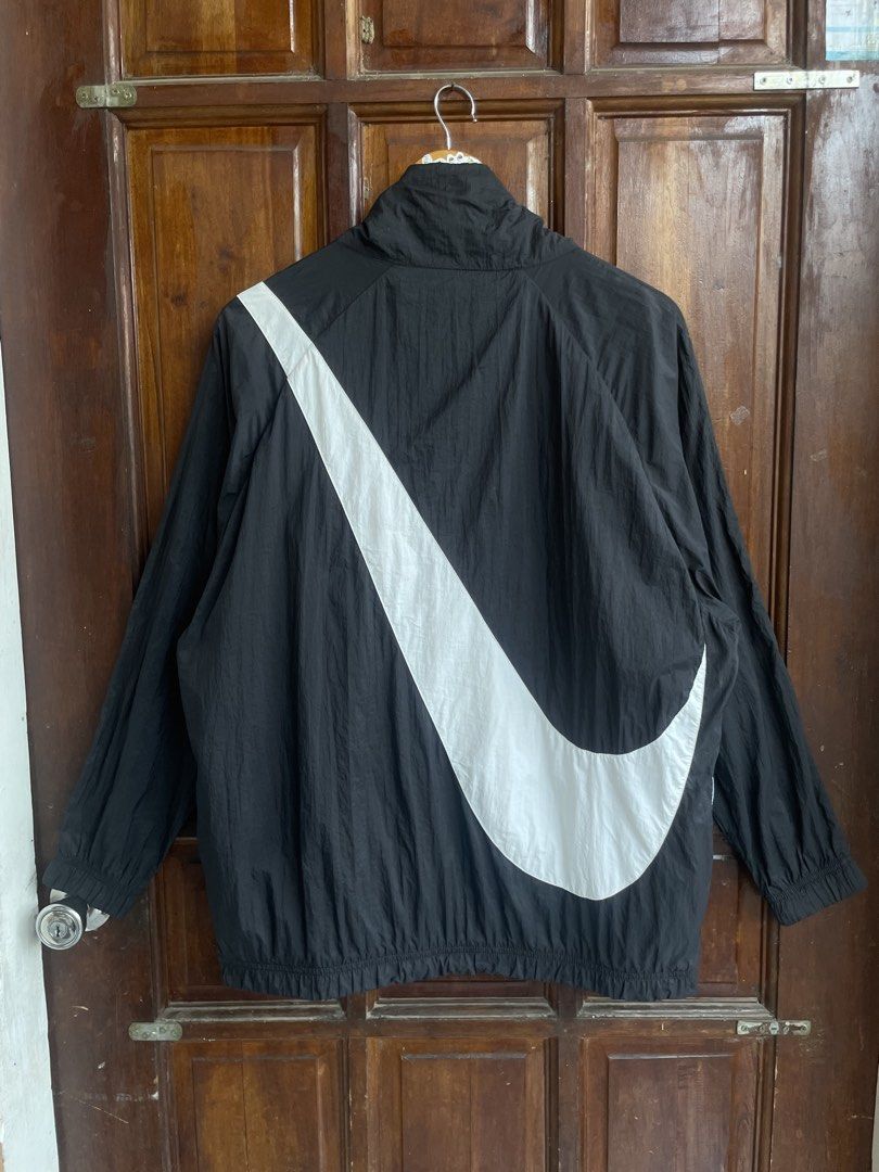 NIKE WINDBREAKER‼️‼️‼️ (Category: Coats, Jackets and Outerwear) located in Dumaguete. Submitted by Jazpherto (Listing ID 1470823769, Image 2). Description: NIKE WINDBREAKER‼️‼️‼️ 23.5 width. 27 length s on tag excellent condition no issue 850+85 shipping fee.