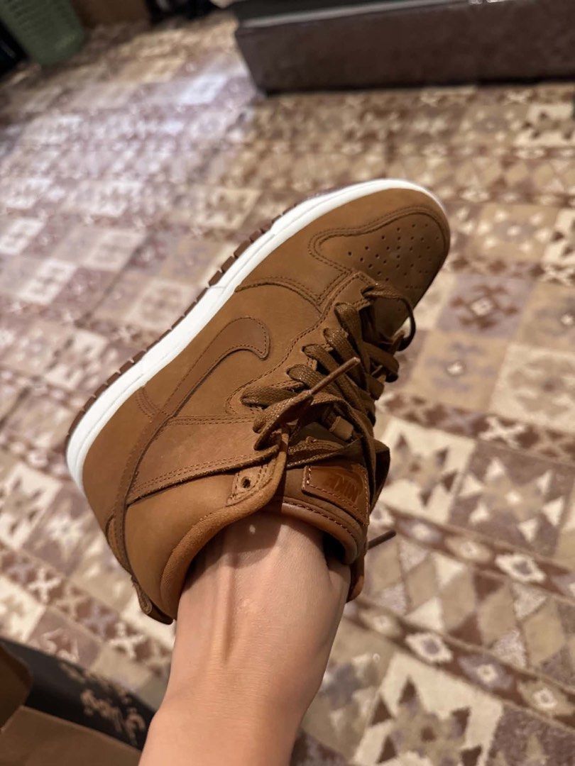 Nike Women's Dunk High PRM (Category: Sneakers) located in Bago City. Submitted by etak1997 (Listing ID 1470783411, Image 1). Description: Nike Women's Dunk High PRM Bought Brandnew wala lng pong box kasi naiwan hindi na kasya sa maleta. size 6 womens 13k mall price pa dito .