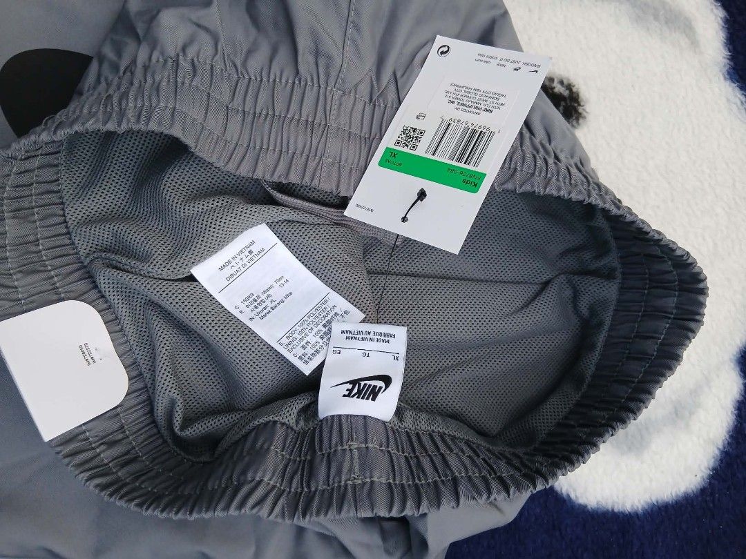 nike woven club short (Category: Shorts) located in Tigaon. Submitted by roland0402 (Listing ID 1470834207, Image 3). Description: nike club woven short heat gray color way youth XL best fit small adult waist:31 to 32 Lenght 18inch above the knee /leg opening:2*10 inches /heps 2* 14 brandnew and original 10x moneyback if proven fake and hindi brandnew.