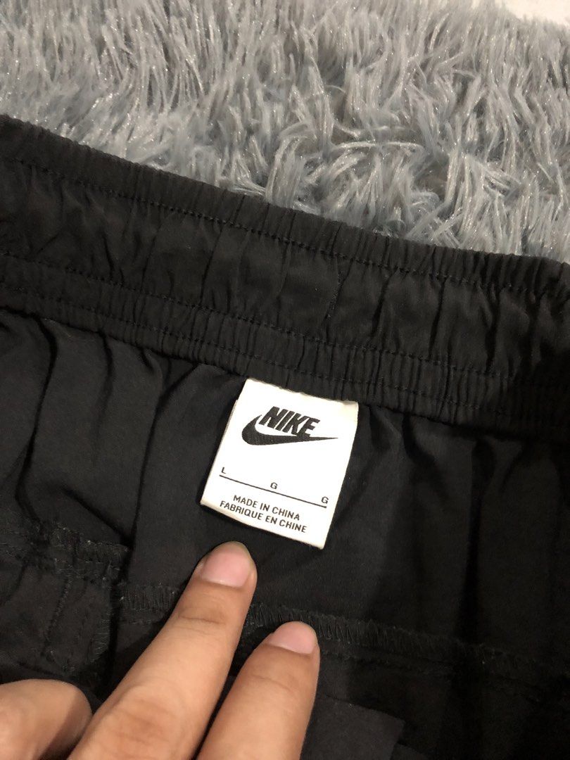 Nike Woven Pants - Triple Black (Category: Joggers) located in Manila. Submitted by raremountain00 (Listing ID 1470904850, Image 3). Description: Authentic Excellent condition No issue.