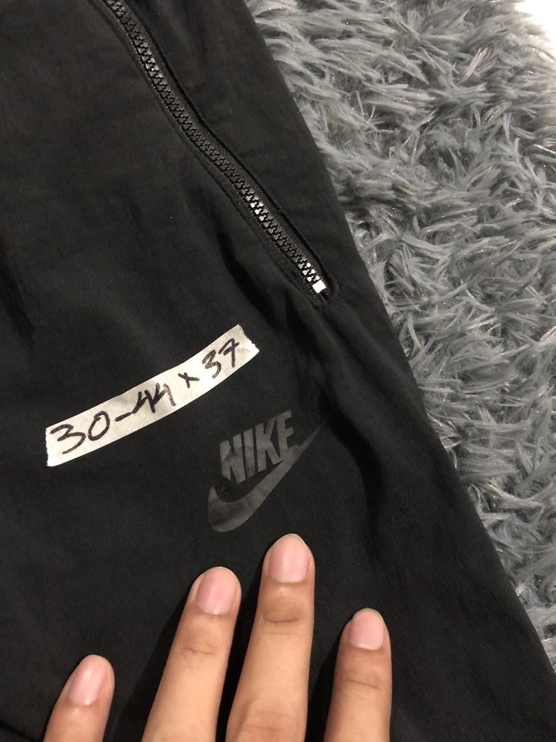 Nike Woven Pants - Triple Black (Category: Joggers) located in Manila. Submitted by raremountain00 (Listing ID 1470904850, Image 2). Description: Authentic Excellent condition No issue.