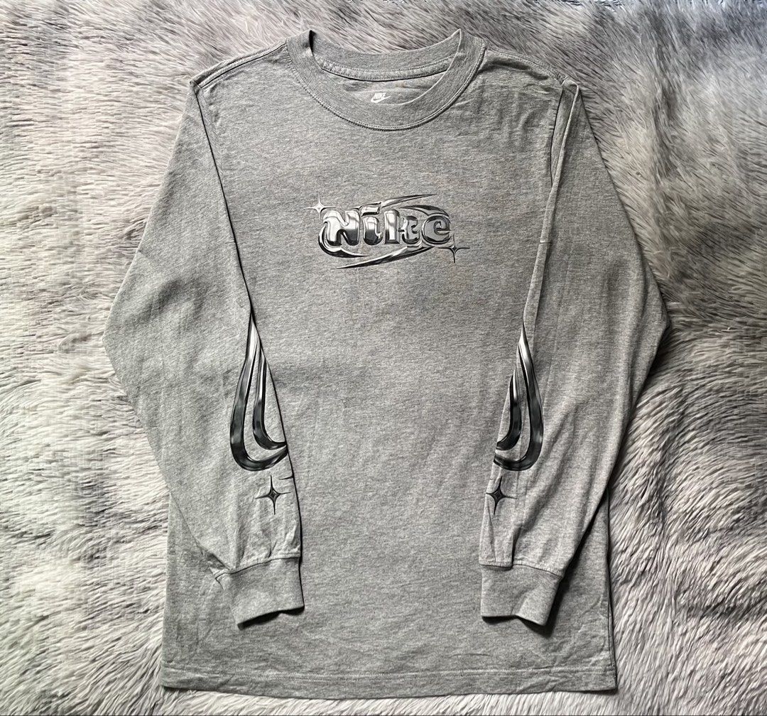 Nike Y2K Metallic Liquid Silver (Category: Coats, Jackets and Outerwear) located in Caloocan City. Submitted by kaeleinn (Listing ID 1470792494, Image 1). Description: Nike Y2K Metallic Liquid Silver 19" width 27" length excellent condition, Y2K chrome liquid silver style 900 + sf 📥.