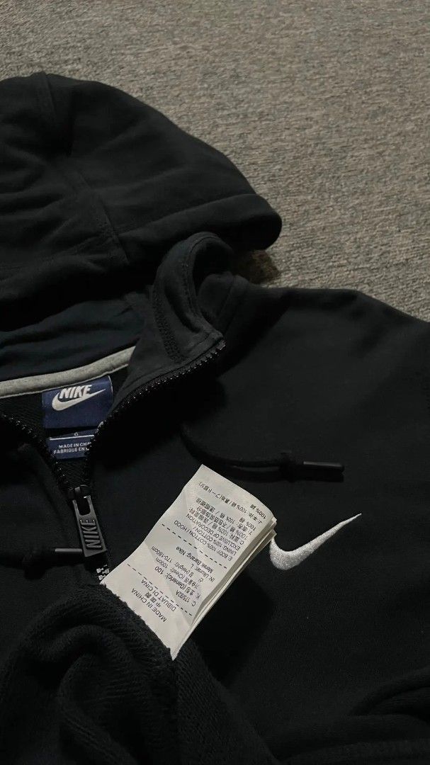 Nike Zip-Up Hoodie (Category: Hoodies) located in Manila. Submitted by jusss121 (Listing ID 1470788767, Image 2). Description: Large on tag 23 Width 27 Length As new No issue PM/DM 💌.