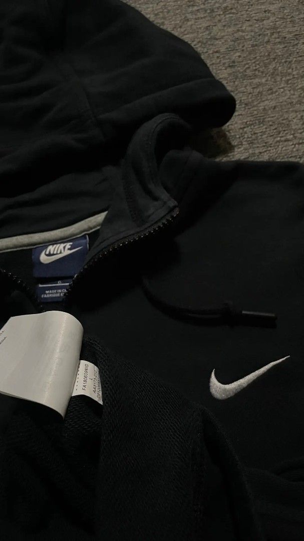 Nike Zip-Up Hoodie (Category: Hoodies) located in Manila. Submitted by jusss121 (Listing ID 1470788767, Image 3). Description: Large on tag 23 Width 27 Length As new No issue PM/DM 💌.