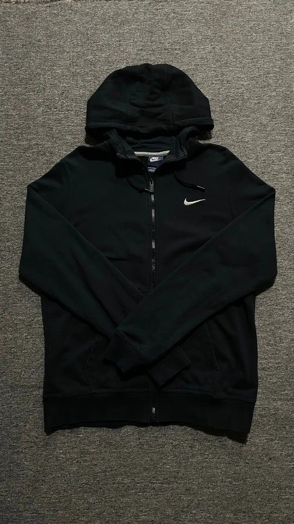Nike Zip-Up Hoodie (Category: Hoodies) located in Manila. Submitted by jusss121 (Listing ID 1470788767, Image 1). Description: Large on tag 23 Width 27 Length As new No issue PM/DM 💌.