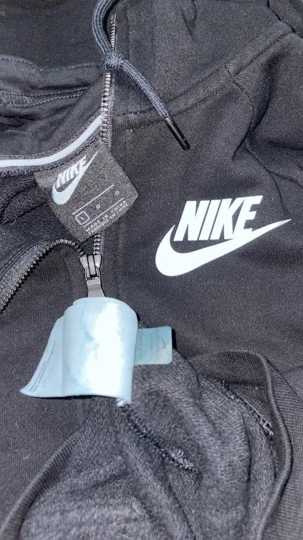Nike Zip-Up Hoodie (Category: Hoodies) located in Manila. Submitted by jusss121 (Listing ID 1470788880, Image 3). Description: Youth Large on tag 22 Width 26 Length As new No issue PM/DM 💌.
