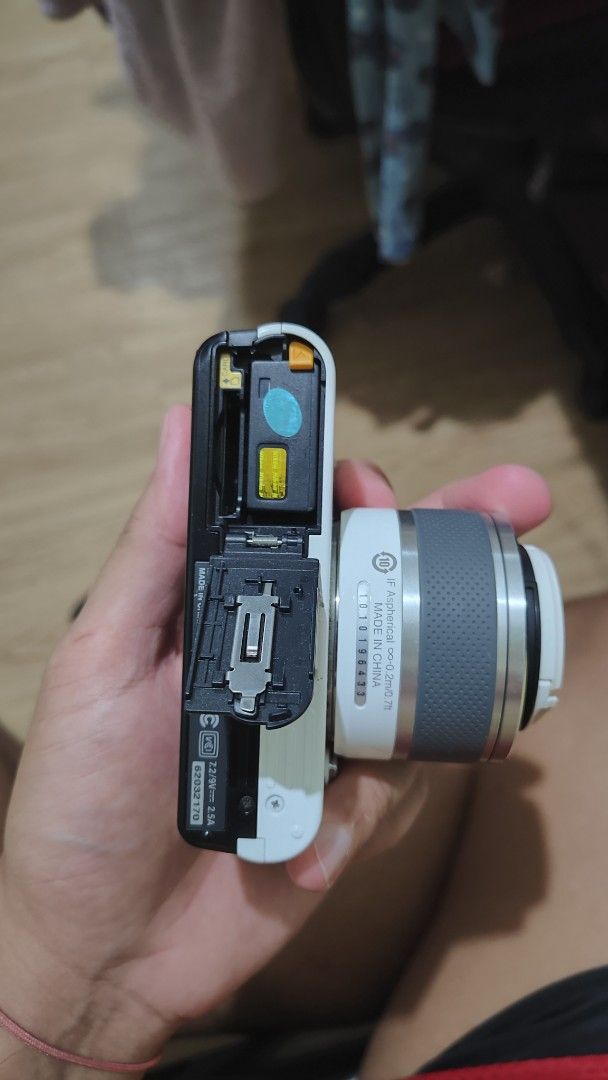 Nikon 1 J1 Mirrorless Defective - No power (Category: Cameras) located in Manila. Submitted by lasampana50217 (Listing ID 1470803661, Image 3). Description: - White Nikon 1 J1 mirrorless camera body with lens - Includes original Nikon MH-27 battery charger and rechargeable battery - Body and lens show normal signs of handling wear -Screen has heavy vignetting, lens not working (lens error) -with pouch lang no carrying bag/case no box. RFS- wala n