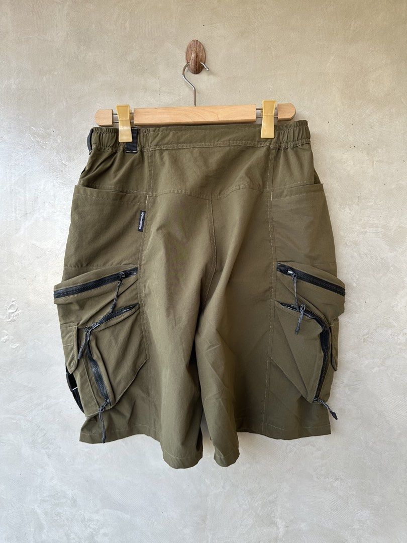 NINE POINT NINE - UTILITY SHORTS OLIVE GREEN (Category: Shorts) located in Cavite. Submitted by second_story_ph (Listing ID 1470844764, Image 3). Description: NINE POINT NINE - UTILITY SHORTS OLIVE GREEN Size: Medium Condition: Excellent.