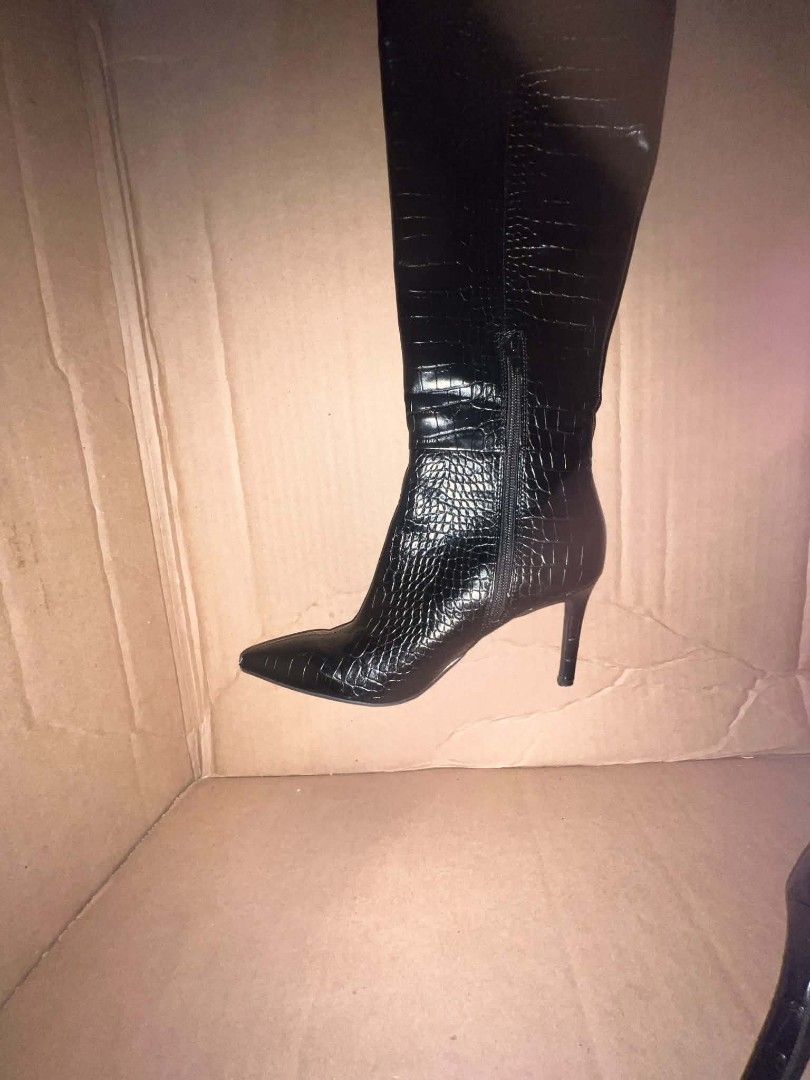 Nine West Black crocodile embossed knee high pointed toe boots (Category: Boots) located in Manila. Submitted by sthomibby (Listing ID 1470854371, Image 2). Description: Black knee-high boots with a glossy finish and trendy crocodile embossed pattern - Size : 7& 1/2 M - Design: Elegant pointed toes and sleek stiletto heels - Closure: Easy side zipper closure for a snug and comfortable fit - Bought in US ​📦 Transaction Details ​Shipping: Availabl