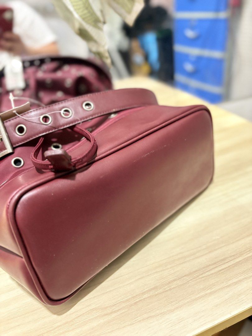 NINE WEST BUCKET BAG (Category: Shoulder Bags) located in Quezon City. Submitted by closetavenue (Listing ID 1470851298, Image 3). Description: •Elegant maroon/wine color • bucket bag with eyelet details • With detachable long strap • Includes matching pouch 🏷️ Brand New / With Tag Perfect for everyday use, office, or casual outfit. Classy and spacious easy to pair with different looks! .