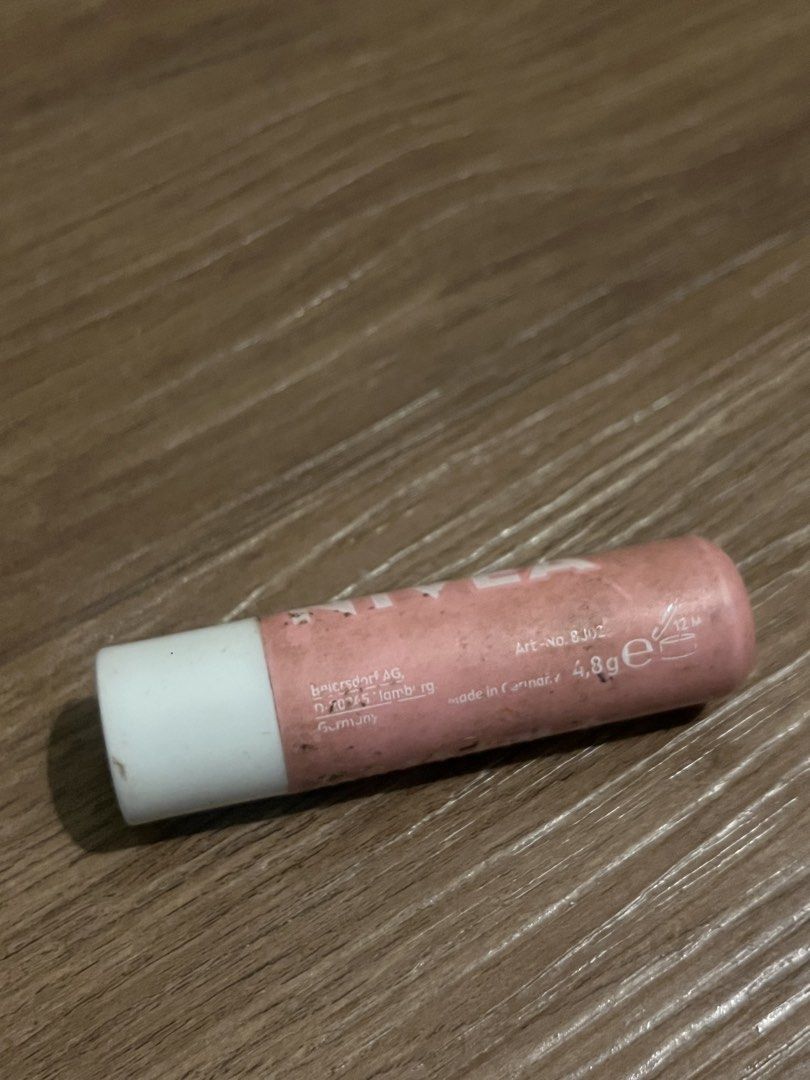 Nivea Lip Balm Lip Moisturizer (Category: Makeup) located in Quezon City. Submitted by pinkvanilla.milkshake (Listing ID 1470750445, Image 2). Description: Madumi lang ung takip dahil natabunan s makeup pouch Original.