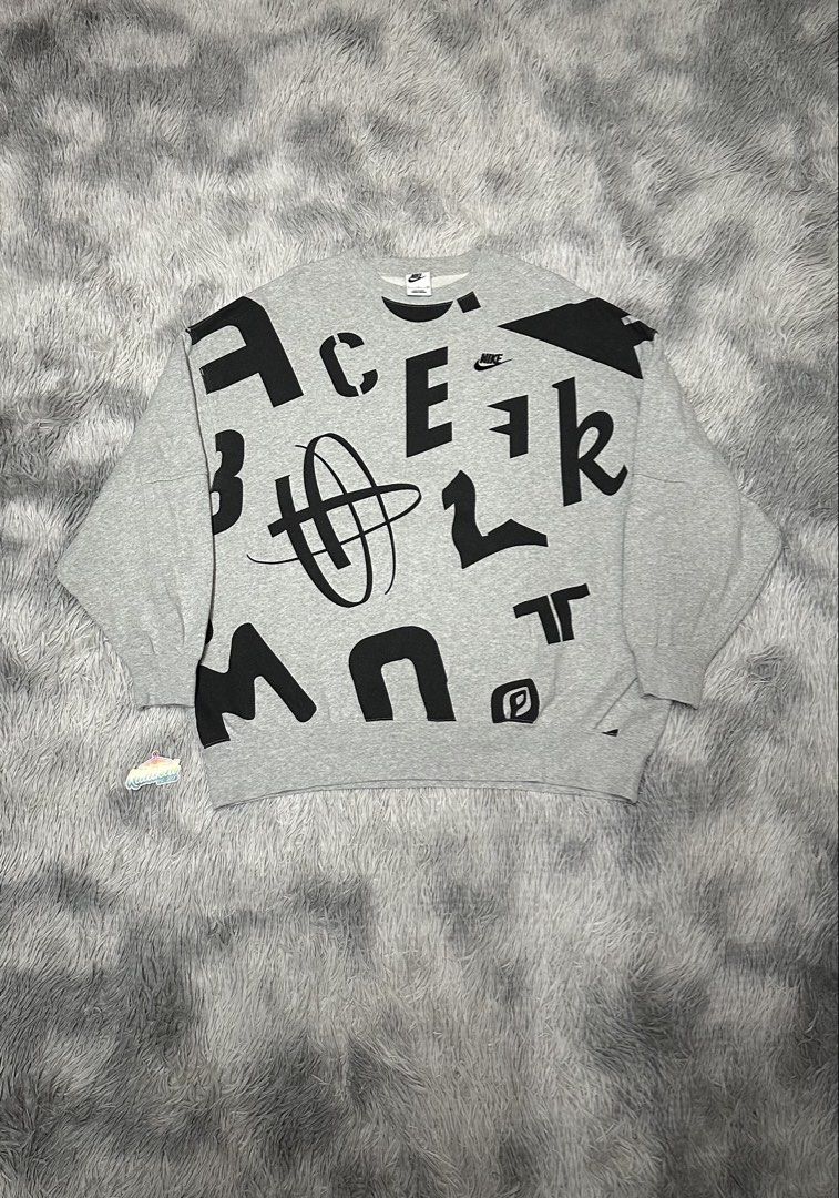 N*ke sportswear crewneck (Category: Coats, Jackets and Outerwear) located in Manila. Submitted by paulovenegaskalakal2020 (Listing ID 1470768062, Image 1). Description: For sale! Kalakal. N*ke sportswear crewneck UNISEX Small on tag Large to XLarge fits 26 width x 28 length inches Sleeves- 19 inches Minimal yellow stain Good as new MINE 1,480 +sf.