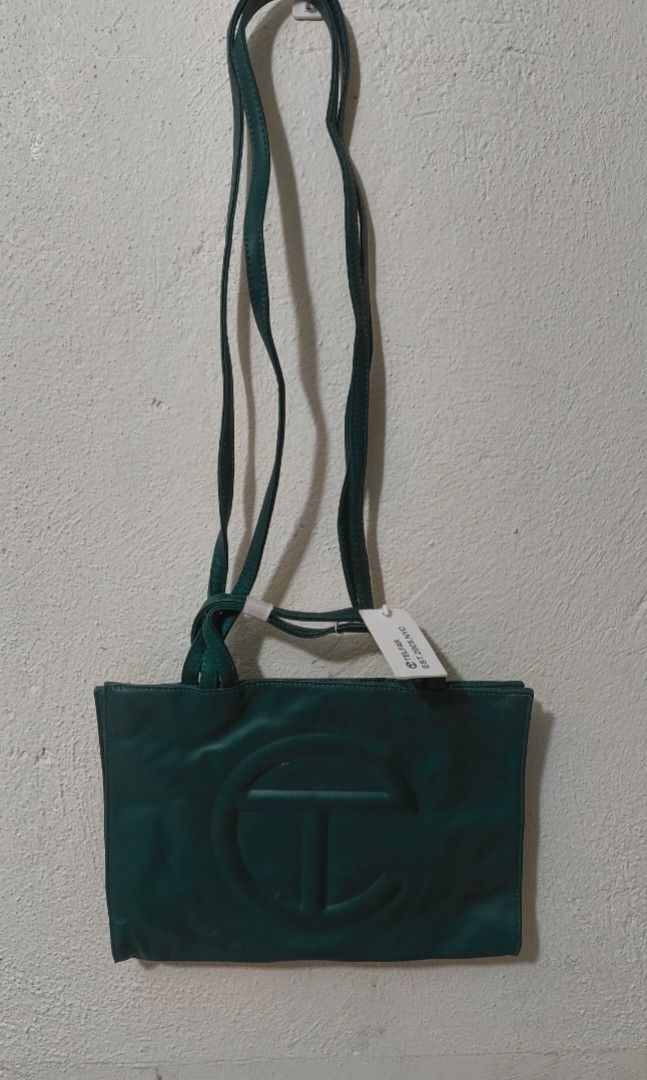 No brand inspired crossbody bag (Category: Cross-body Bags) located in Cavite. Submitted by swiftfish_2c26c0 (Listing ID 1470898211, Image 1). Description: .