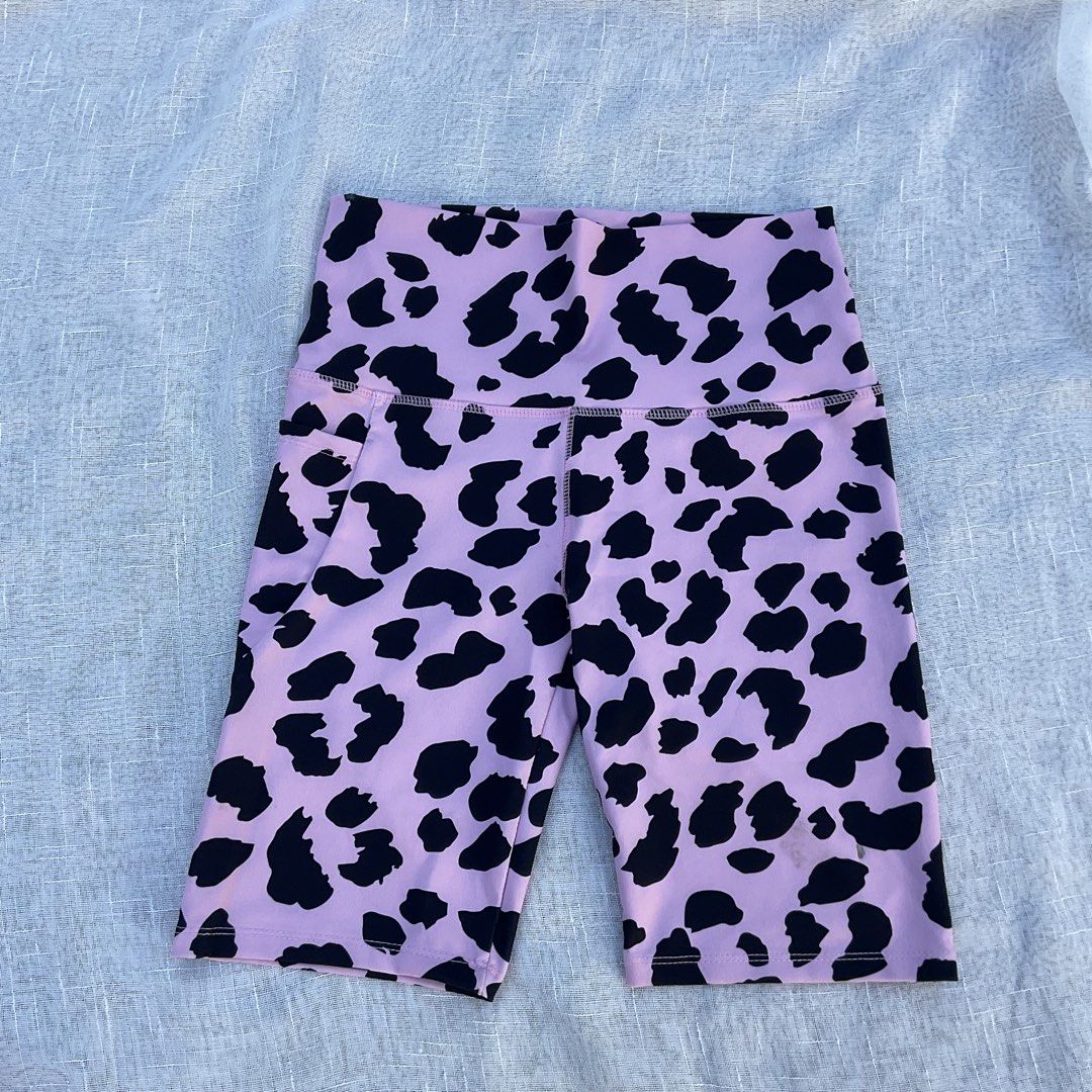 NONBRAND CYCLING SHORTS W/SIDE POCKETS (Category: Activewear) located in Basista. Submitted by b.boutique (Listing ID 1470836746, Image 1). Description: NONBRAND CYCLING SHORTS W/SIDE POCKET Size: 28-32 Color: Pink Like new condition! With side pocket! small flaw is indicated in the picture..