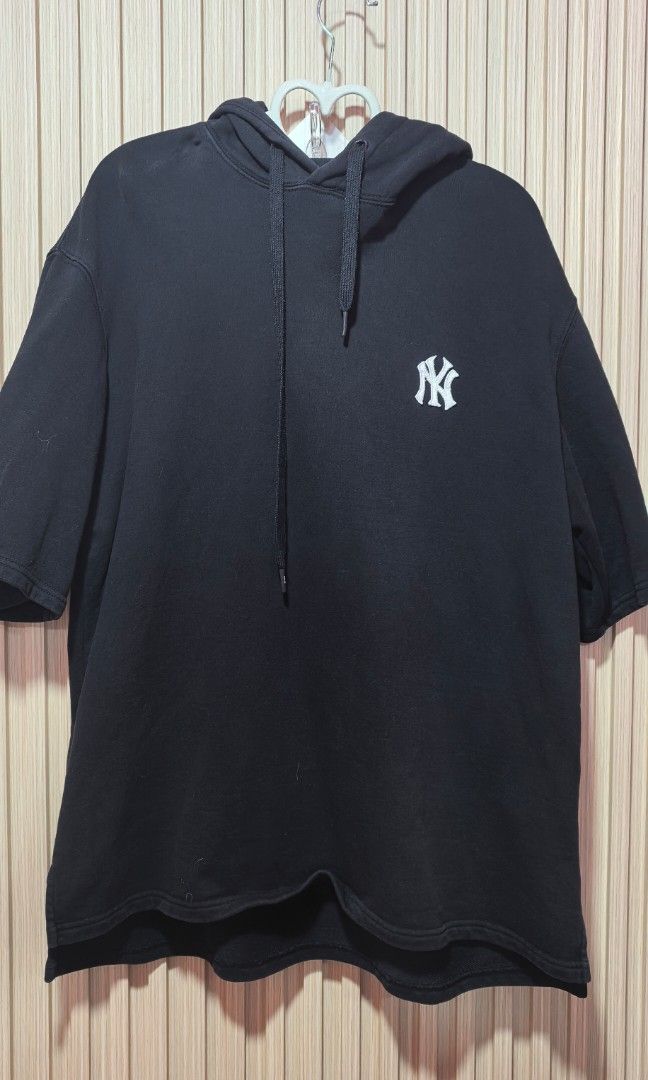 NY MLB (Category: Hoodies) located in General Santos City (Dadiangas). Submitted by hasolhard (Listing ID 1470837993, Image 1). Description: NY MLB XL.
