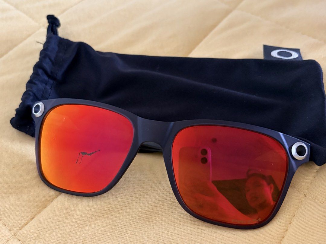 Oakley Apparition Sunglasses (Category: Sunglasses & Eyewear) located in Bulacan. Submitted by farfinfab (Listing ID 1470772173, Image 2). Description: Authentic Oakley Apparition Personal preloved Has flaws sa isang lens .