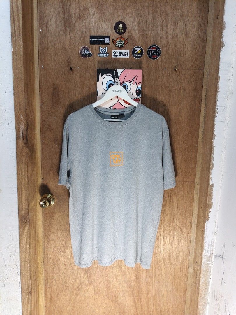 Oakley Center Logo with BigScript at the back (Category: Tshirts & Polo Shirts ) located in Nasipit. Submitted by zaynzdrip (Listing ID 1470773154, Image 1). Description: -Good as new -Hard Tag Made in El Salvador -Large - XL -24 width by 29 length -📩.