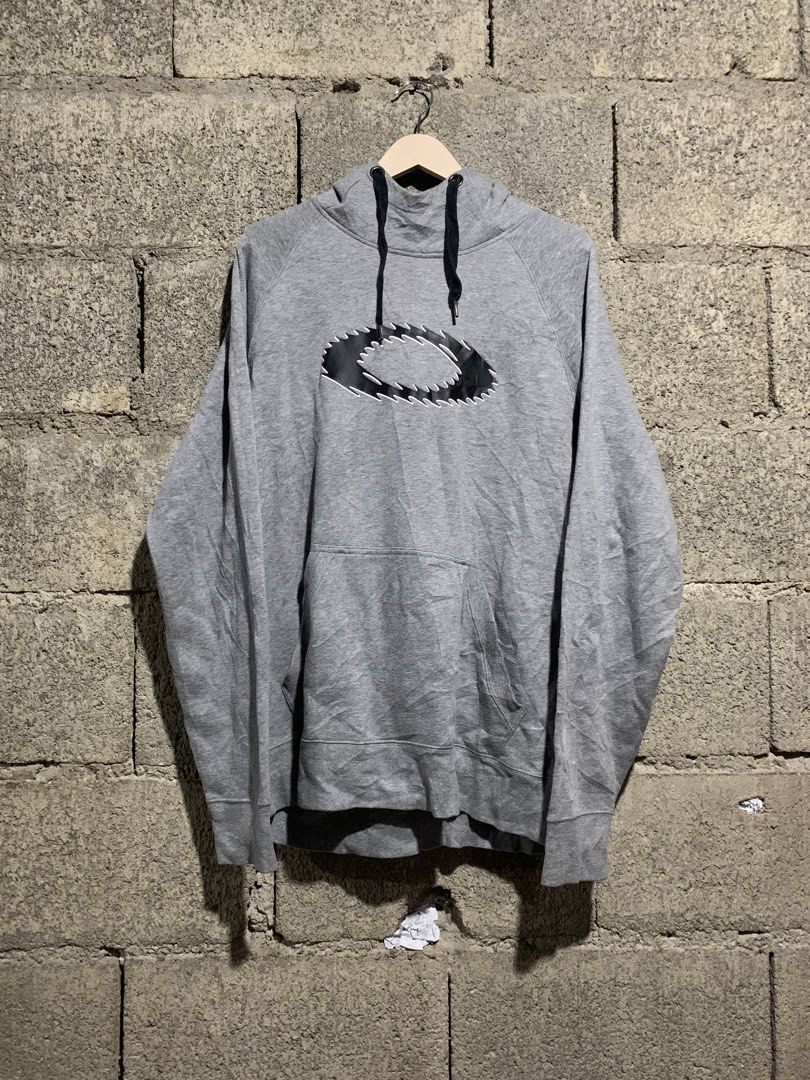Oakley Hoodie (Category: Hoodies) located in Bacolod City. Submitted by d_archives (Listing ID 1470890465, Image 1). Description: Oakley Hoodie 24 Width 30 Length Large-Xlarge Excellent 9.8/10 Color No Issue.