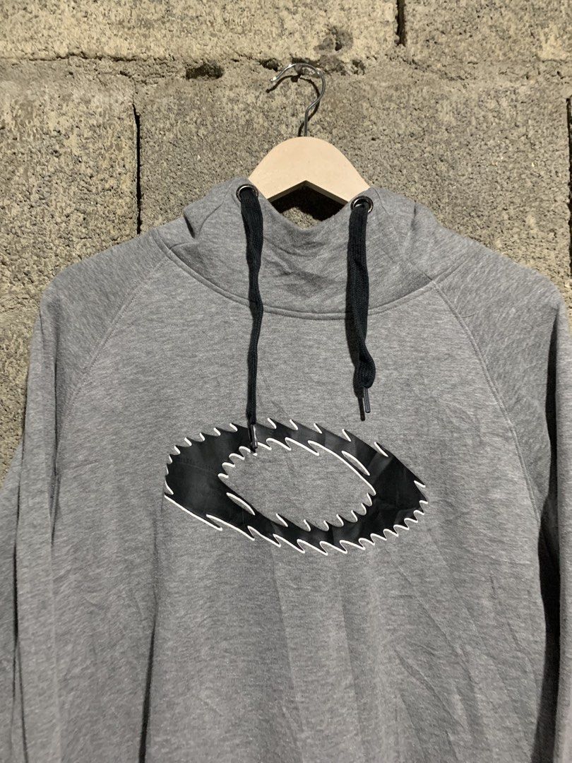 Oakley Hoodie (Category: Hoodies) located in Bacolod City. Submitted by d_archives (Listing ID 1470890465, Image 2). Description: Oakley Hoodie 24 Width 30 Length Large-Xlarge Excellent 9.8/10 Color No Issue.