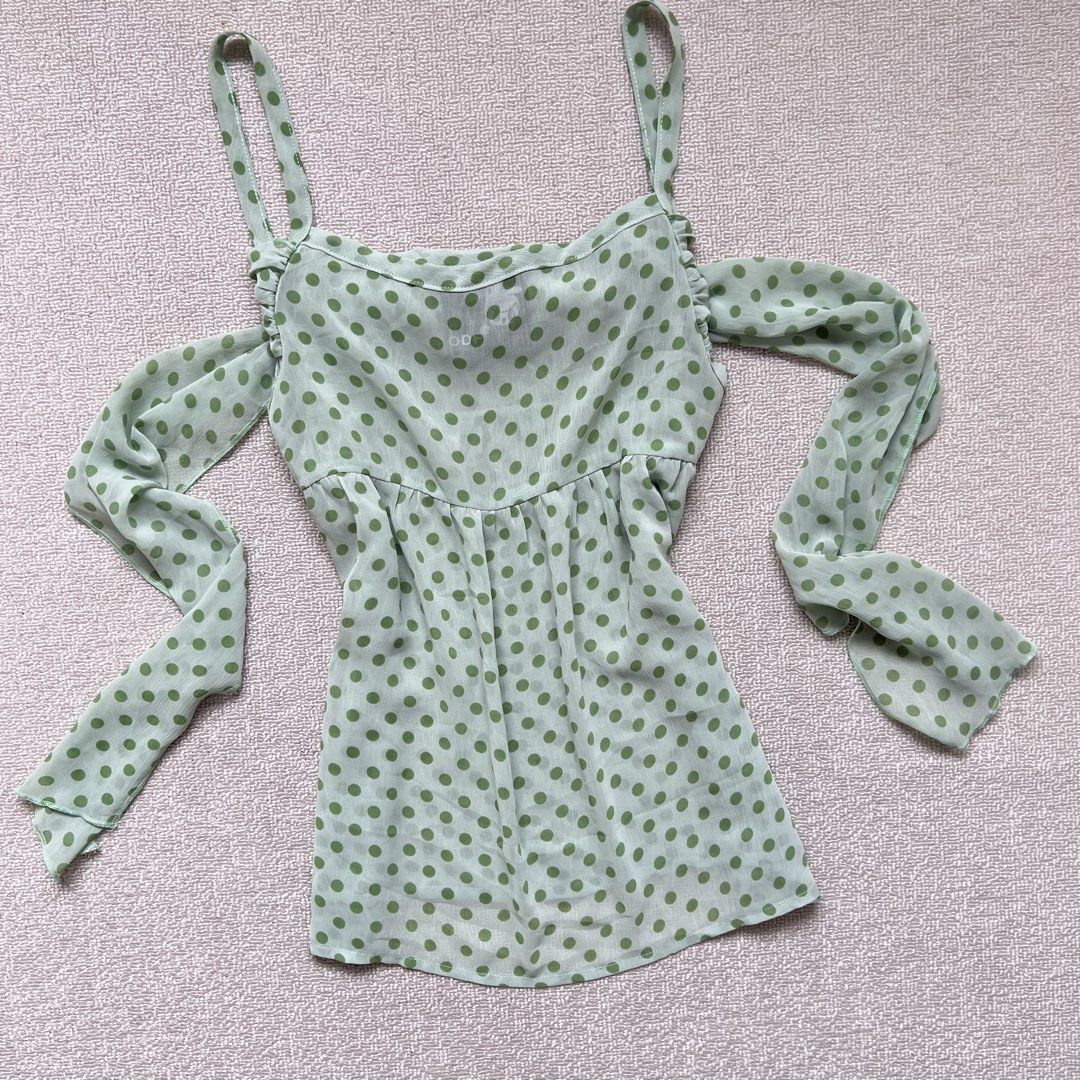 odf green polkadot flowy cami top (Category: Sleeveless) located in Limay. Submitted by budolfindsrawrawr (Listing ID 1470753578, Image 2). Description: odf green polkadot flowy cami top - m on tag l23.5 b39 - ties at the bust - in excellent condition .