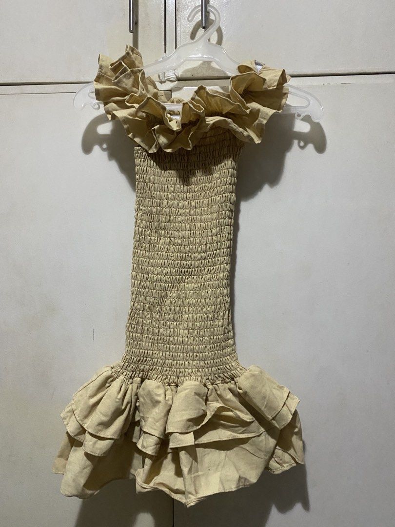 Ruffled off shoulder beige dress (Category: Dresses) located in Taguig. Submitted by mxpsz (Listing ID 1470875848, Image 1). Description: Xxs - Xs Fitted.