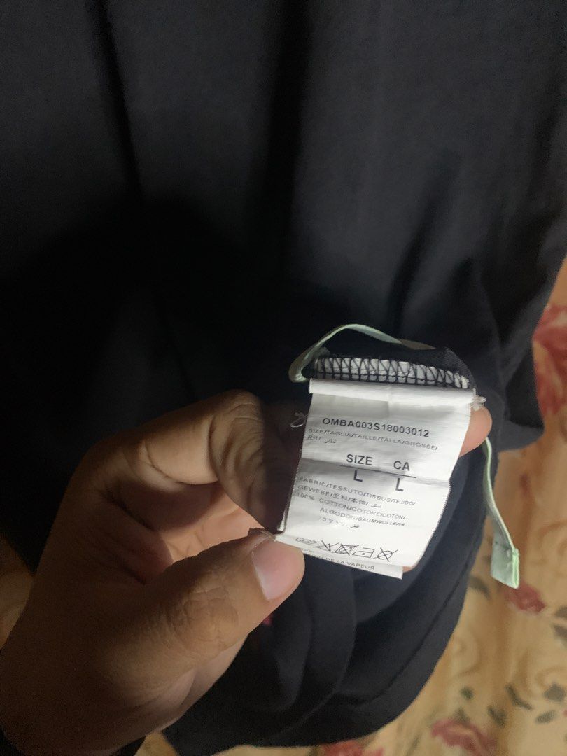 Off white (Category: Tshirts & Polo Shirts ) located in Tagum. Submitted by vincemojado_127 (Listing ID 1470900142, Image 3). Description: Condition:8.7/10 Issue: unknown white stain.