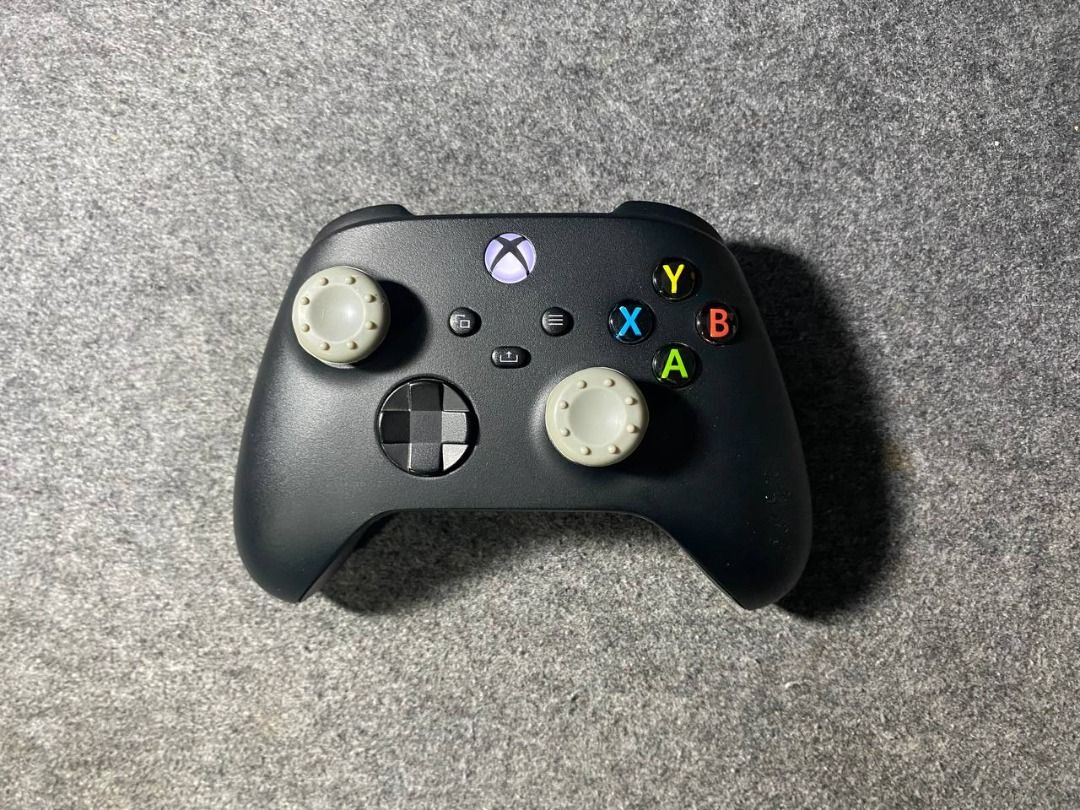 Official Xbox Series X|S Wireless Controller (Carbon Black) (Category: Controllers) located in Paranaque City. Submitted by cheska.zaldivar (Listing ID 1470842746, Image 1). Description: Selling my pre-loved Official Xbox Series X|S Wireless Controller (Carbon Black). Original, tested, and working properly. Thumbstick grips & rechargeable battery included. Available: 🎮 Xbox Series X|S Wireless Controller (No box, with local batteries) 📸 More ph