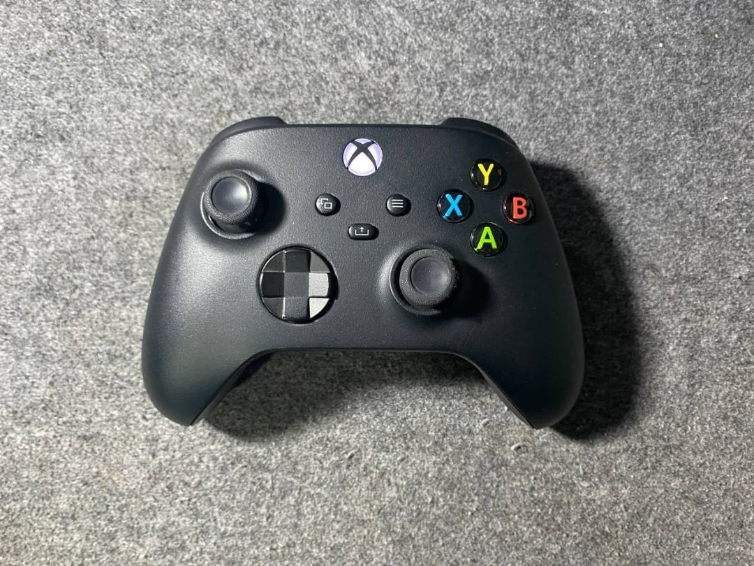Official Xbox Series X|S Wireless Controller (Carbon Black) (Category: Controllers) located in Paranaque City. Submitted by cheska.zaldivar (Listing ID 1470842746, Image 3). Description: Selling my pre-loved Official Xbox Series X|S Wireless Controller (Carbon Black). Original, tested, and working properly. Thumbstick grips & rechargeable battery included. Available: 🎮 Xbox Series X|S Wireless Controller (No box, with local batteries) 📸 More ph