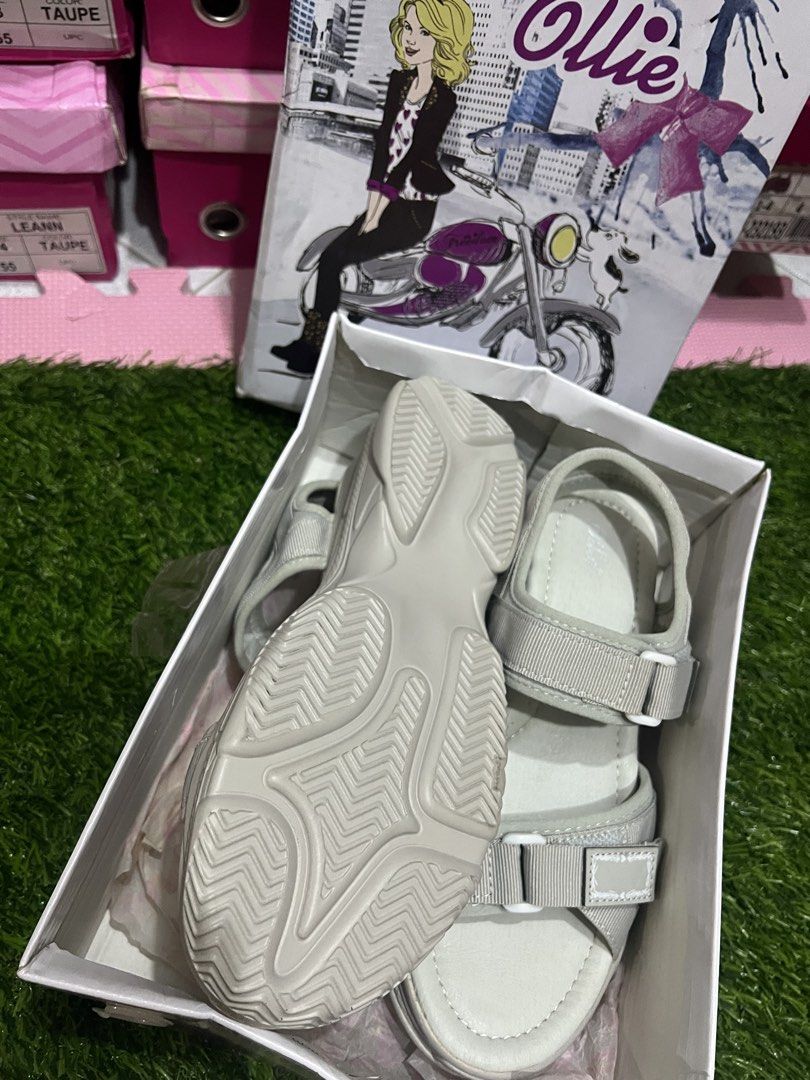 Ollie Wedge Sandal (Category: Wedges) located in Antipolo. Submitted by wearyourbrand.ph (Listing ID 1470814749, Image 3). Description: Brandnew Size 4 /35 .