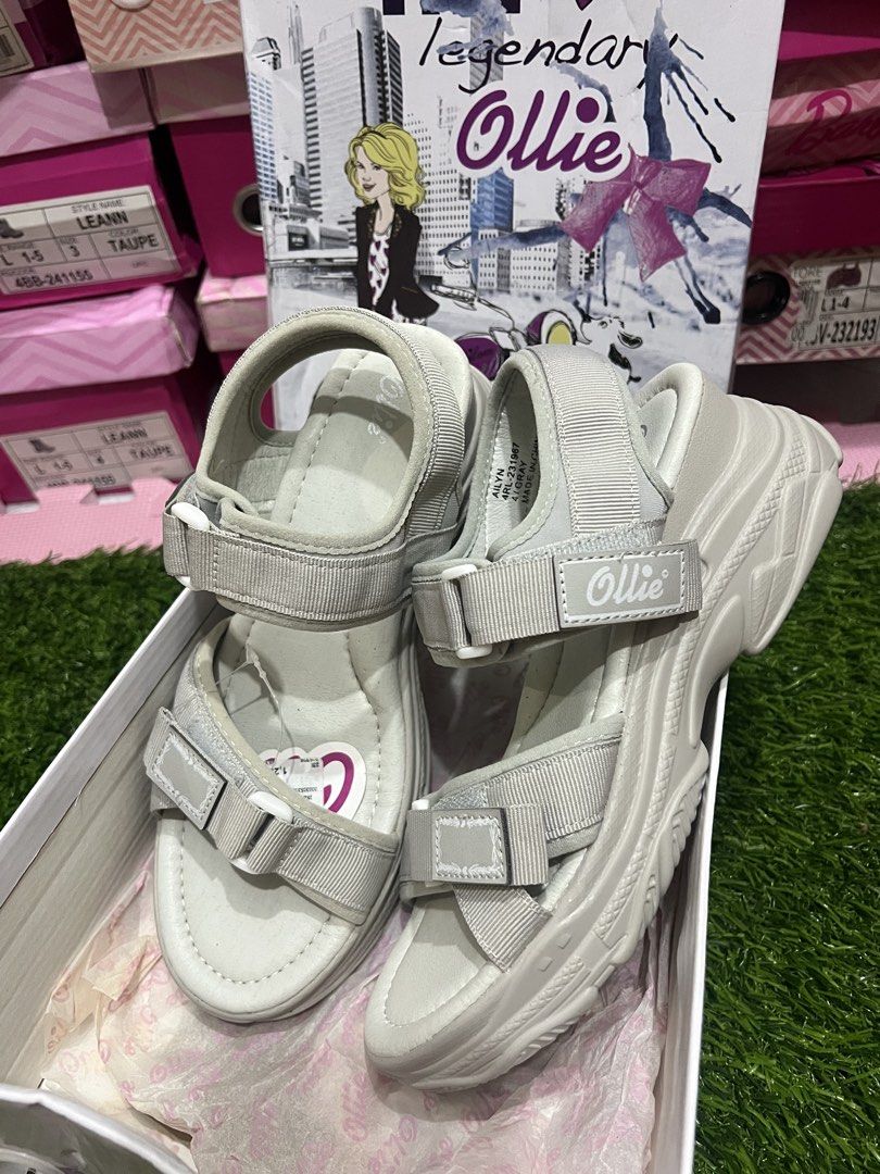 Ollie Wedge Sandal (Category: Wedges) located in Antipolo. Submitted by wearyourbrand.ph (Listing ID 1470814749, Image 2). Description: Brandnew Size 4 /35 .