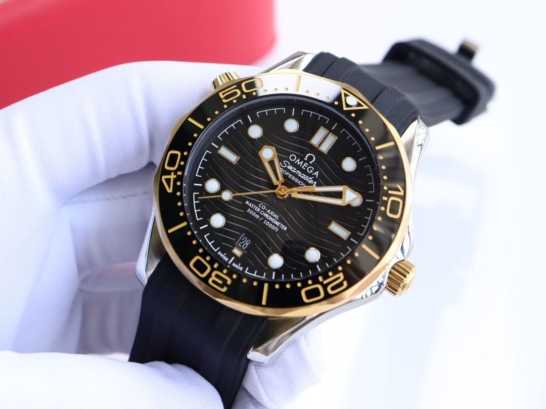 OMEGA Seamaster Diver 300M Master Co-Axial (Category: Luxury Watches) located in Muntinlupa City. Submitted by freewolf-1da5b2 (Listing ID 1470833912, Image 3). Description: [Comes with complete packaging] -Haima series 300 meter diving watch The case is made of 316L stainless steel and is equipped with a ceramic one-way rotating timing ring. Surface diameter 42mm The ring mouth is matched with imported ceramic rings Super LumiNova luminous coati