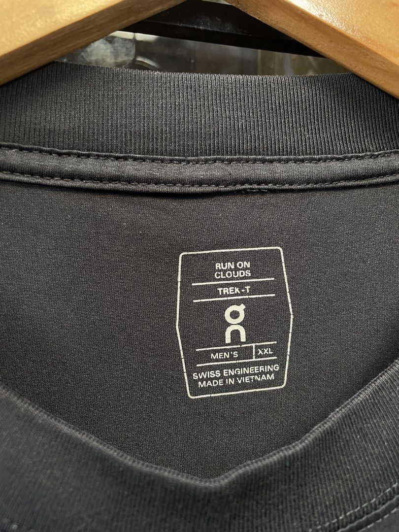 on cloud (Category: Activewear) located in Las Pinas. Submitted by mnl.streetwear.ph (Listing ID 1470757242, Image 3). Description: • On cloud size xxl 24/29 dimes 9/10 condition due to lightning.