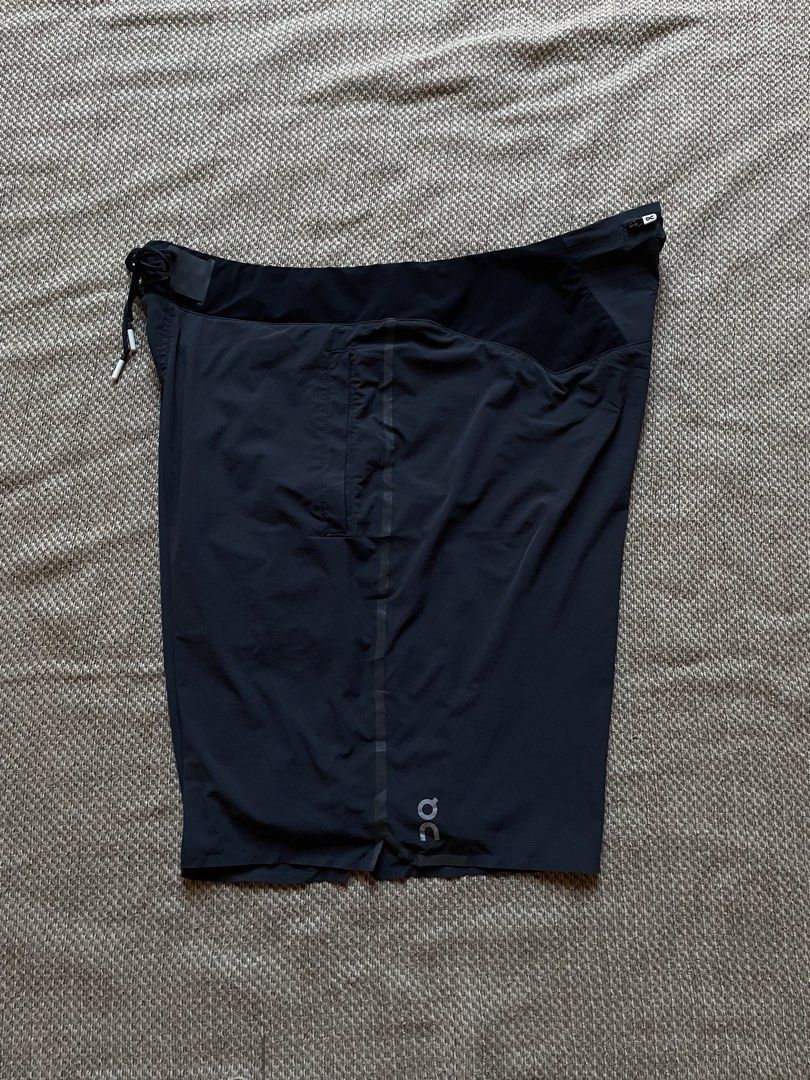 On Cloud Hybrid Short (Category: Shorts) located in Cebu City. Submitted by _moore.ph (Listing ID 1470815963, Image 2). Description: On Cloud Hybrid Short Excellent Condition Size L on tag Waistline: 33-38 | L18 With Inner Cycling No Issue DM if Interested📩 .