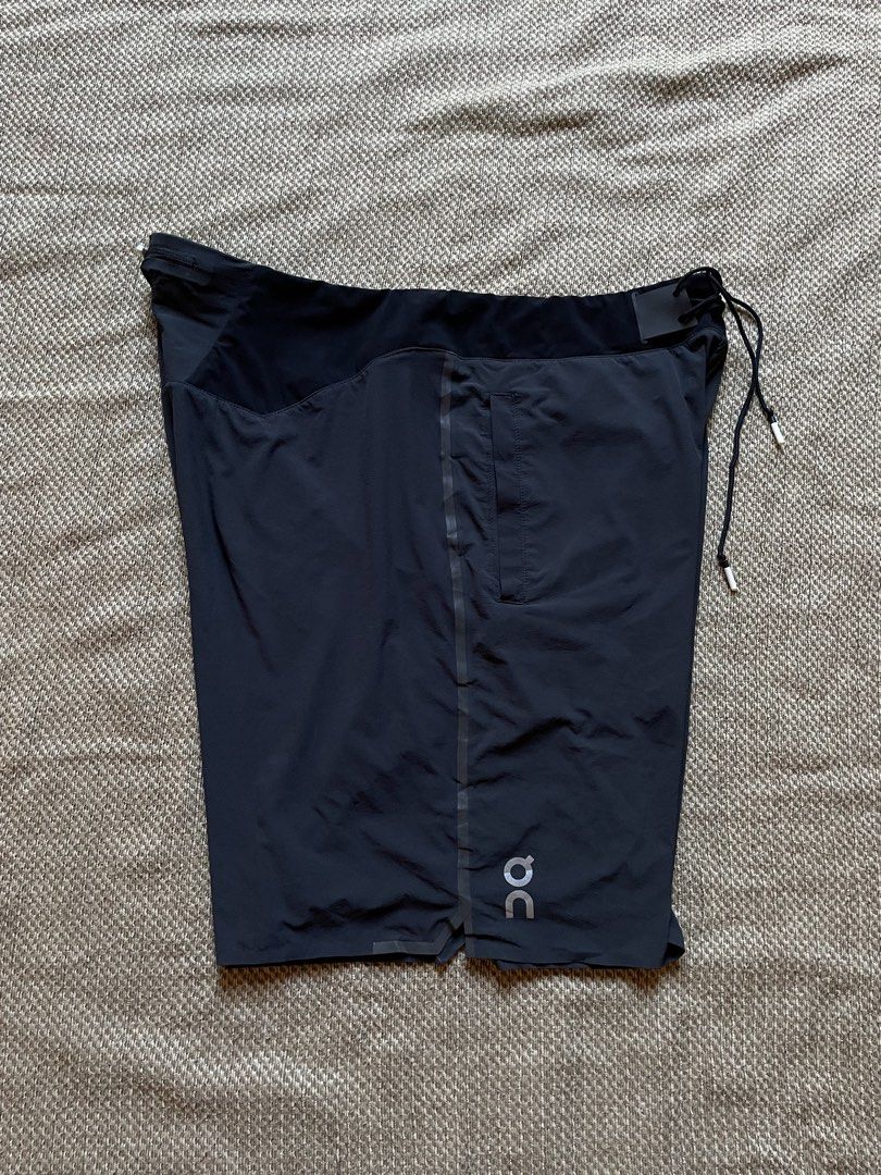On Cloud Hybrid Short (Category: Shorts) located in Cebu City. Submitted by _moore.ph (Listing ID 1470815963, Image 1). Description: On Cloud Hybrid Short Excellent Condition Size L on tag Waistline: 33-38 | L18 With Inner Cycling No Issue DM if Interested📩 .