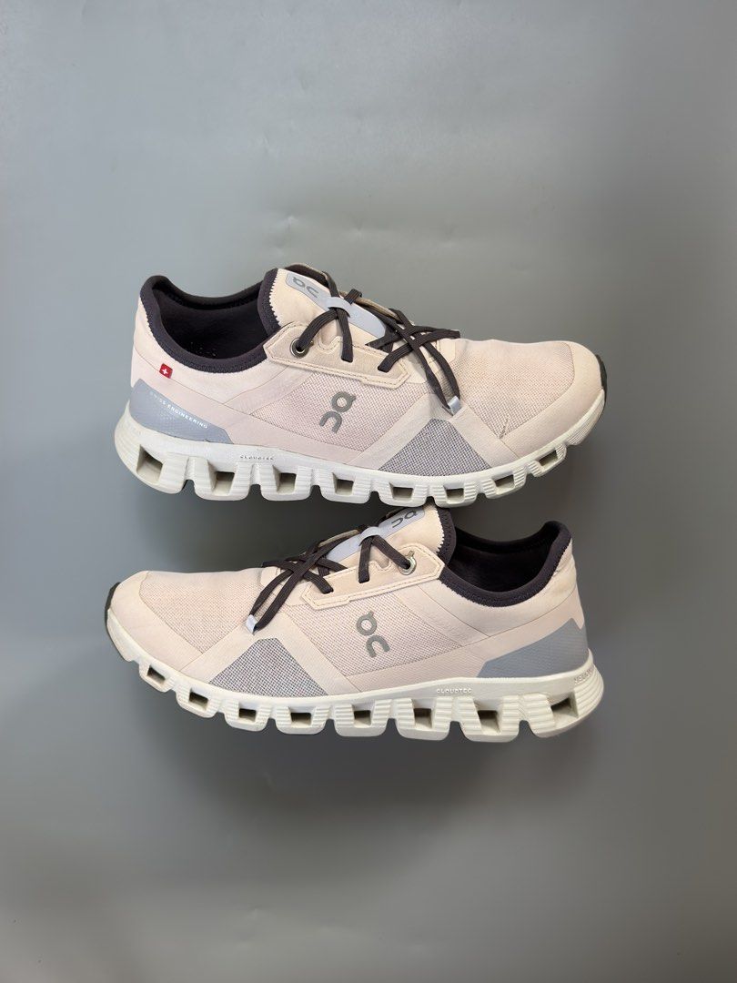 ON CLOUD X 3 AD (Category: Sneakers) located in Legazpi City. Submitted by mr.solelution (Listing ID 1470800441, Image 2). Description: • ON CLOUD X 3 AD ( women ) • SIZE: 8us / 39euro / 25cm • EXCELLENT CONDITION • MINIMAL OUTER MESH TEAR LOCATION: LEGAZPI ALBAY BICOL 📍 PLUS SHIPPING FEE 💵.