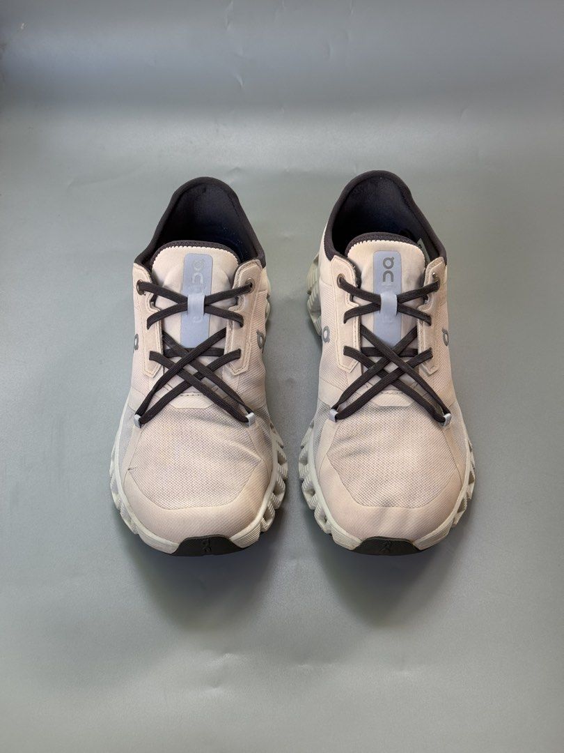 ON CLOUD X 3 AD (Category: Sneakers) located in Legazpi City. Submitted by mr.solelution (Listing ID 1470800441, Image 3). Description: • ON CLOUD X 3 AD ( women ) • SIZE: 8us / 39euro / 25cm • EXCELLENT CONDITION • MINIMAL OUTER MESH TEAR LOCATION: LEGAZPI ALBAY BICOL 📍 PLUS SHIPPING FEE 💵.