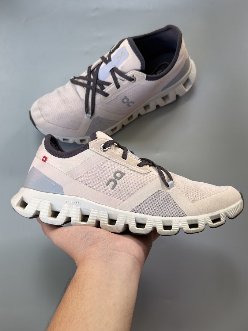 ON CLOUD X 3 AD (Category: Sneakers) located in Legazpi City. Submitted by mr.solelution (Listing ID 1470800441, Image 1). Description: • ON CLOUD X 3 AD ( women ) • SIZE: 8us / 39euro / 25cm • EXCELLENT CONDITION • MINIMAL OUTER MESH TEAR LOCATION: LEGAZPI ALBAY BICOL 📍 PLUS SHIPPING FEE 💵.
