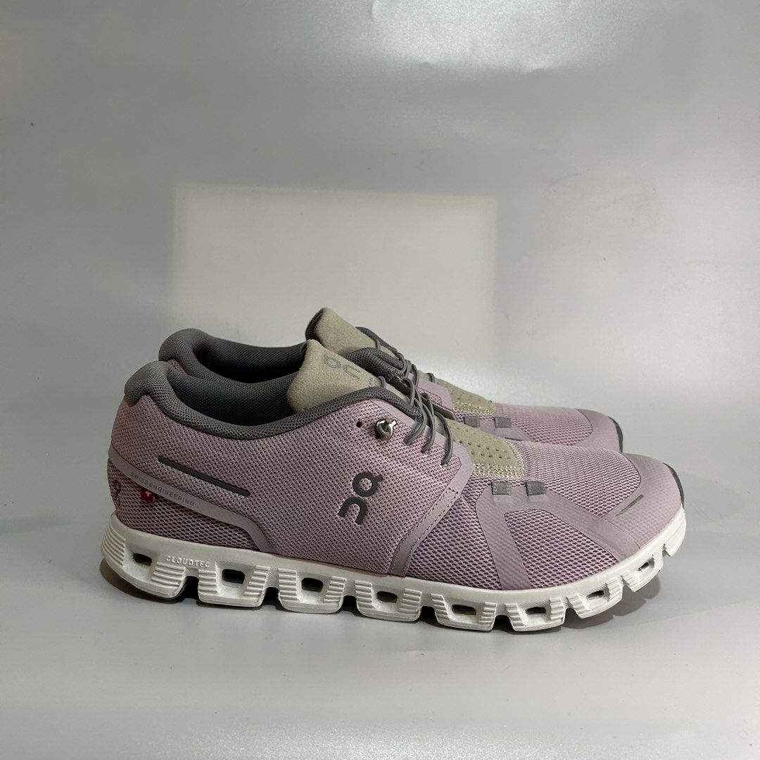 Oncloud 5 (Category: Sneakers) located in Iloilo. Submitted by shapatos_12 (Listing ID 1470899255, Image 1). Description: .